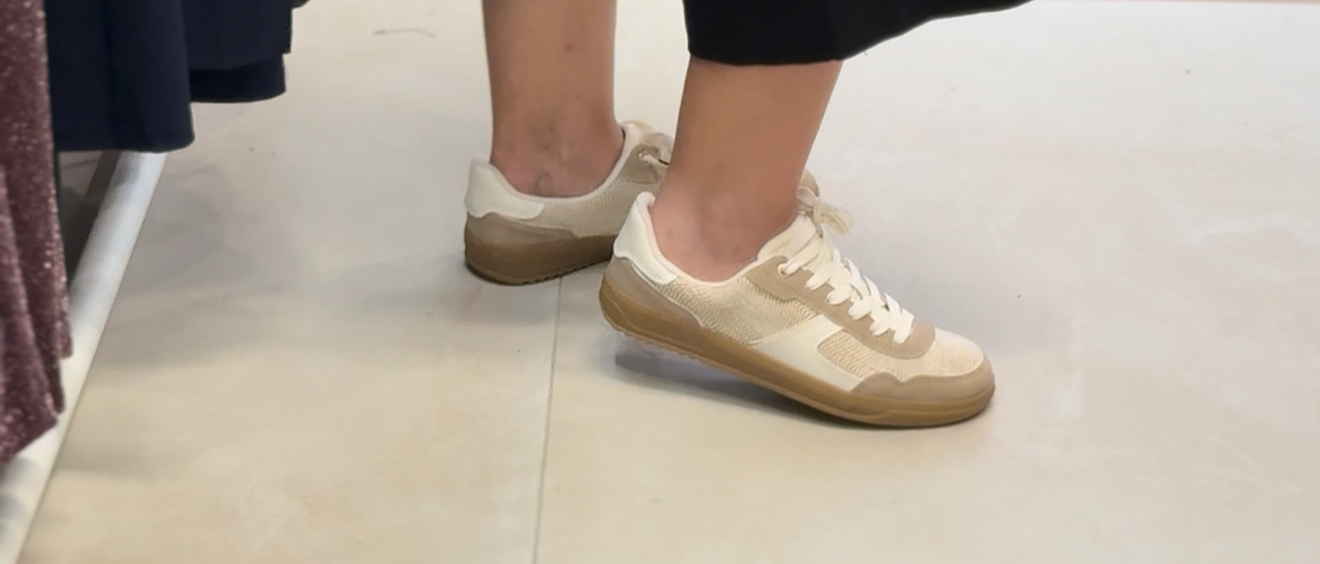 On my wishlist: zapatillas deportivas blancas